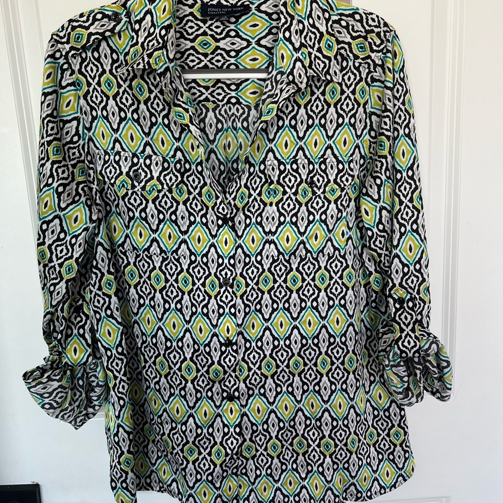 Jones New York Black and Green Geometric Button Down Shirt